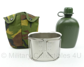 KL Veldfles met RVS beker en Woodland hoes - MOLLE - 750 ml - model voor aan het OPS vest - origineel