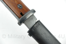 WO2 Duitse K98 bajonet met schede laatoorlogs - makers 44SGX en 43ASW - origineel