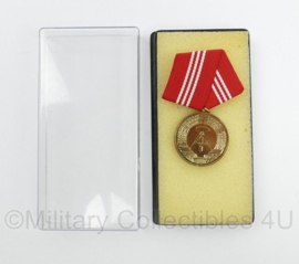 DDR NVA medaille für treue Dienste in den Kampfgruppen im gold in doosje - origineel