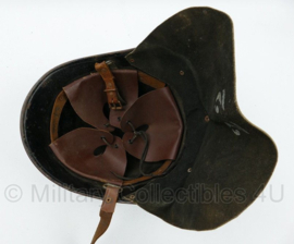 Nederlandse voor 1940 overgeschilderde M27 helm doorgebruikt door de BB  -  origineel