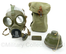 KL Nederlandse leger MVO T1 K52 gasmasker met filter, tas en brillenzalf - gebruikt - origineel