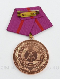 DDR NVA medaille für treue Pflichterfüllung in der Zivilverteidigung der DDR in doosje - origineel
