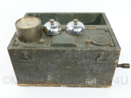 Ericcson veldtelefoon van rond 1900 - vroeg model hout - 30 x 11 x 22,5 cm - origineel