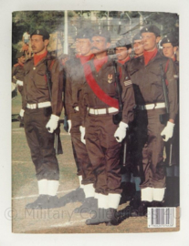 Die Suid-Afrikaanse krygsmag Helmoed-Römer Heitman  24 x 23½ x 2 cm