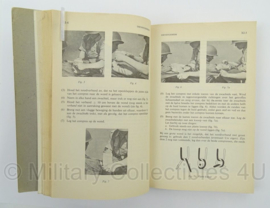 MVO Handboek voor de Huzaar nr. 2-1350 - 1961 - afmeting 15 x 22 cm - origineel