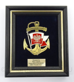 Poolse Marine wandbord - presented by fleet admiral Polish Navy - afmeting 14 x 16 cm - origineel