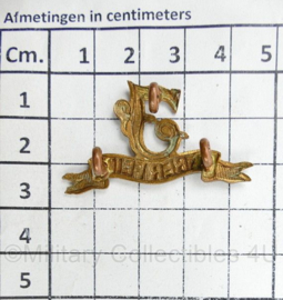 Britse WO2 Britse cap badge  Seaforth and Cameron Highlanders - 4,5 x 2.5  cm - origineel