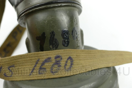WO2 Duits gasmasker 1943 met filter - origineel