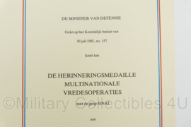 Defensie oorkonde De herinneringsmedaille Multinationale Vredesoperaties - 29,5 x 21 cm - ongebruikt - origineel