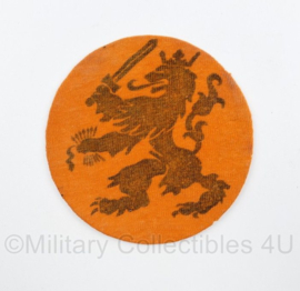 Defensie leeuw embleem gemaakt uit sportshirt - diameter 9,5 cm - origineel