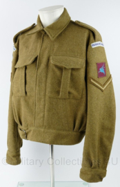 WO2 Britse Battledress Parachute Infantry Regiment - rang Lance Corporal - maat 16, lengte 182-188 cm en borstomtrek 99-102 cm - Topkwaliteit replica met insignes