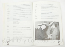 KM Boek "Van Baroe Tot Branie" termen en zegswijzen bij de Koninklijke Marine - 24 x 17 x ½ cm - licht gebruikt - origineel