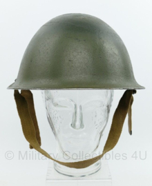 Britse WO2 MKIII turtle Helm met originele kinriem en liner - origineel