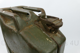 KL Nederlandse leger jerrycan 1955 - 84 x 14 x 47 cm - origineel