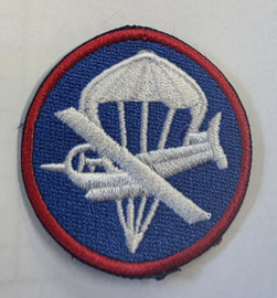 WO2 US Overseas glider infantry cap insigne - manschappen - vanaf voorjaar 1943 - met rode rand