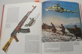 Boek Soviet Military Power - Nr. 58