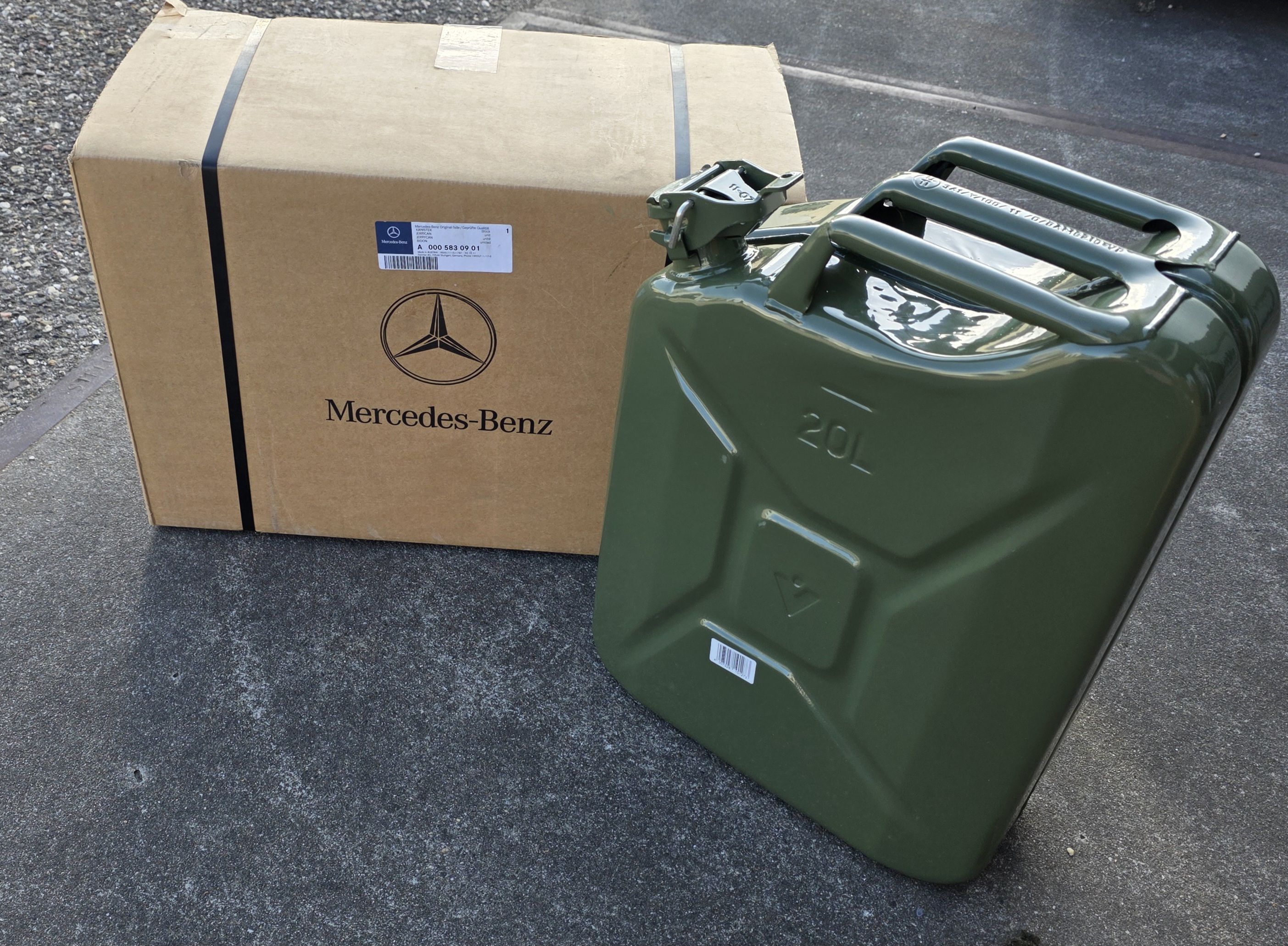Defensie Mercedes Benz Benzine Jerrycan 20- liter - nieuw in doos - origineel