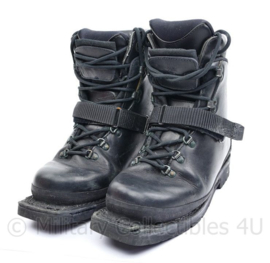Korps Mariniers Alico skischoen met extra losse binnenschoen en skisluitingen - maat 9,5 = 43 - licht gedragen - origineel