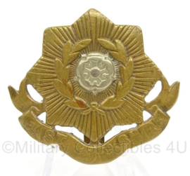 WO2 Britse pet of baret insigne East Yorkshire Regiment  - afmeting 4,5 x 4,5 cm - origineel