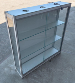 Grote professionele wandvitrine 120 x 28 x 121 cm.