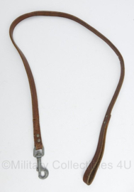 Vintage militaire lederen draagriem met musketon haak - 106 x 1,5 cm - origineel
