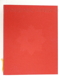 Boekenbundel Moed en Deugd: Onderscheidingen en ridderorden - 30 x 23½ x 10 cm - origineel