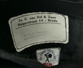 Kmar Marechaussee Adjudant uniform met opstaande kraag en dubbele rij knopen uit 1964 - set jas en broek -  maat 14 = 42 - origineel