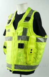 British Police fluorgeel kogelwerend vest hoes zonder ballistische inhoud - merk Arktis - met MILLE  lussen - maat XXL - gedragen - origineel