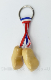 KMAR Koninklijke Marechaussee sleutelhanger klompen met logo - origineel