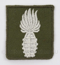 KL Landmacht embleem "Geoefend handgranaatwerper" zilver - afmeting 4,5 x 5 cm - origineel