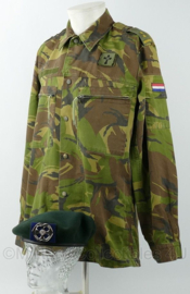 KL Nederlandse leger uniform basis jas Aalmoezenier met DT2000 baret - maat 8000/9500 - gedragen - origineel
