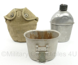 WO2 US Army veldfles set - RVS fles uit 1944, RVS beker uit 1944 en khaki hoes - origineel