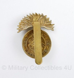 WO2 Britse Royal Northumberland Fusiliers cap badge - 4,5 x 3,5 cm - origineel