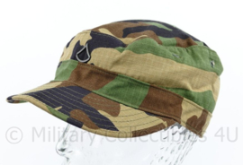 US Army Woodland cap met rang Private First Class PFC  voorop - maat 7 = 56 - origineel