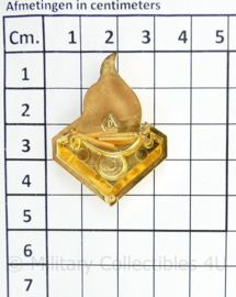Politie kraag insigne goudkleurig - 4 x  3,5 cm - origineel