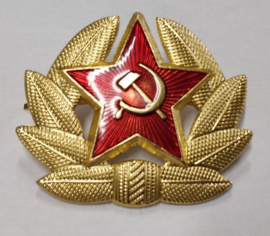 Russische officiers pet speld - 5,3 x 4,5 cm. - origineel