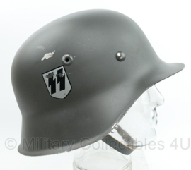 WO2 Duitse replica M42 helm Waffen SS  - replica