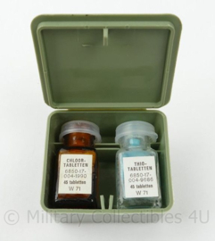 KL watersterilisatie set W72 met thio- en chloortabletten - 6 x 3 x 5½ cm - origineel