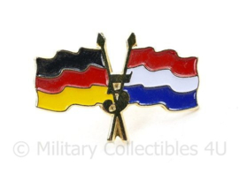 5 Jaar Duits Nederlandse korps vlag  speld  - 22 MM - origineel