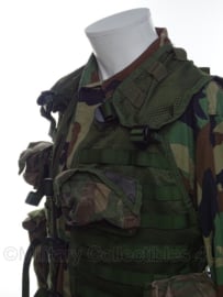 Korps Mariniers Molle OPS vest met tassen in forest camo  -  met 2 veldflessen  -  Maat L  -  origineel