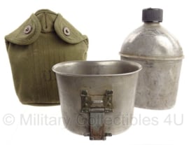 WO2 en vietnam oorlog US Army veldfles set - fles 1944, beker(geen datum)  en OD hoes jaren 60 - origineel