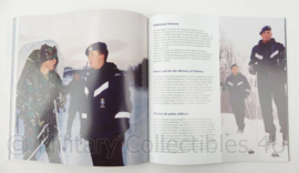 Koninklijke Marechaussee herinneringsboek - 24 x 1 x 24 cm - origineel