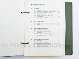 Defensie handboek Cyprus hl-2 -1394 - Zeldzaam - 15 x 12,5 x 3,5 cm - origineel