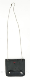 ID houder met halsketting - 12½ x 10½ x 1 cm - licht gebruikt