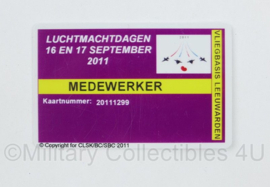 KLU Koninklijke Luchtmacht entreepas medewerker Luchtmachtdagen 16 en 17 september 2011 Vliegbasis Leeuwarden - 8 x 5,5 cm - origineel