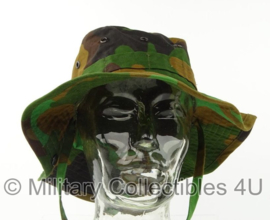 KL Nederlandse leger jungle camo bush hat met gefixeerde rand - m55 tm. 59 cm.  - nieuw - origineel