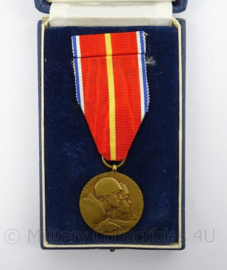 Tsjechische medaille slag om Dukla-pas 1944 - Se Sovetskym Svazem na Vecne Casy - in origineel doosje - afmeting doosje 9 x 16 cm - origineel