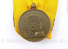 Bronzen Nederlandse medaille set voor 12 jaar Trouwe Dienst - Juliana - origineel