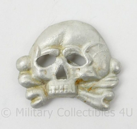WO2 Duitse aluminium SS Schirmmütze Totenkopf insigne 1e model - 3½ x 3 cm - replica