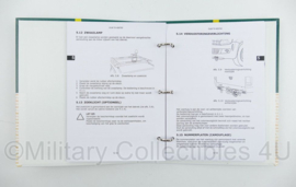 KL Nederlandse leger Defensie Volkswagen Amarok handboek - 18,5 x 3 x 22,5 cm - nieuw - origineel
